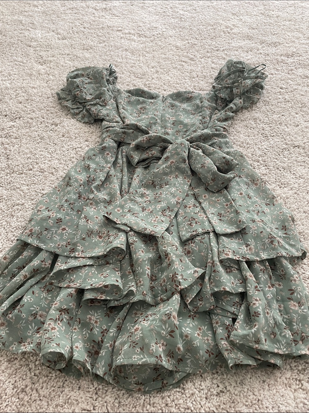 Francesca's Collections Green Floral Puff-Sleeve Romper - Picture 5 of 6